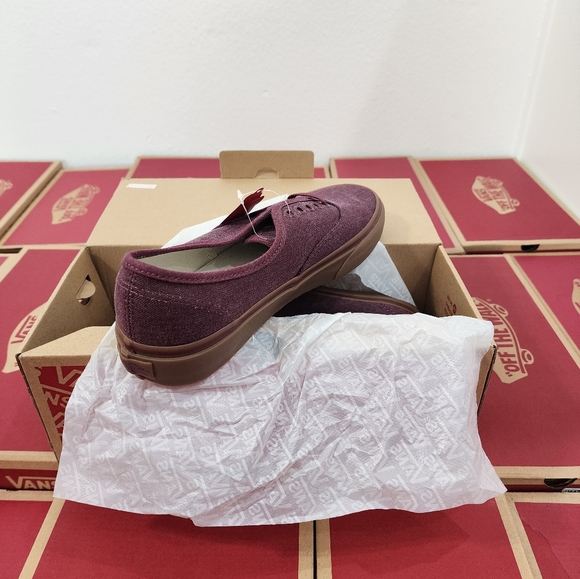 Vans OFF THE WALL Classic Skateboard Shoe,unisex M 7, W8.5, Maroon Burgundy Gum - Picture 9 of 12